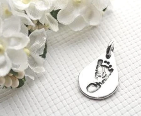 Forever in Your Heart Service – Foot imprint on jewelry
